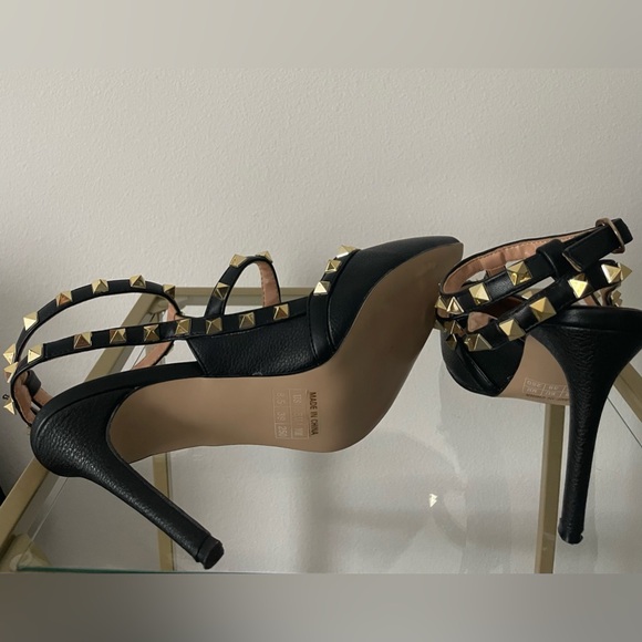 Like new!!VOCOSI High Heels rivet pumps, Size 8.5 - Picture 4 of 4